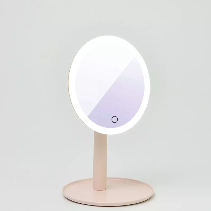 Phòng tắm gương có đèn LED